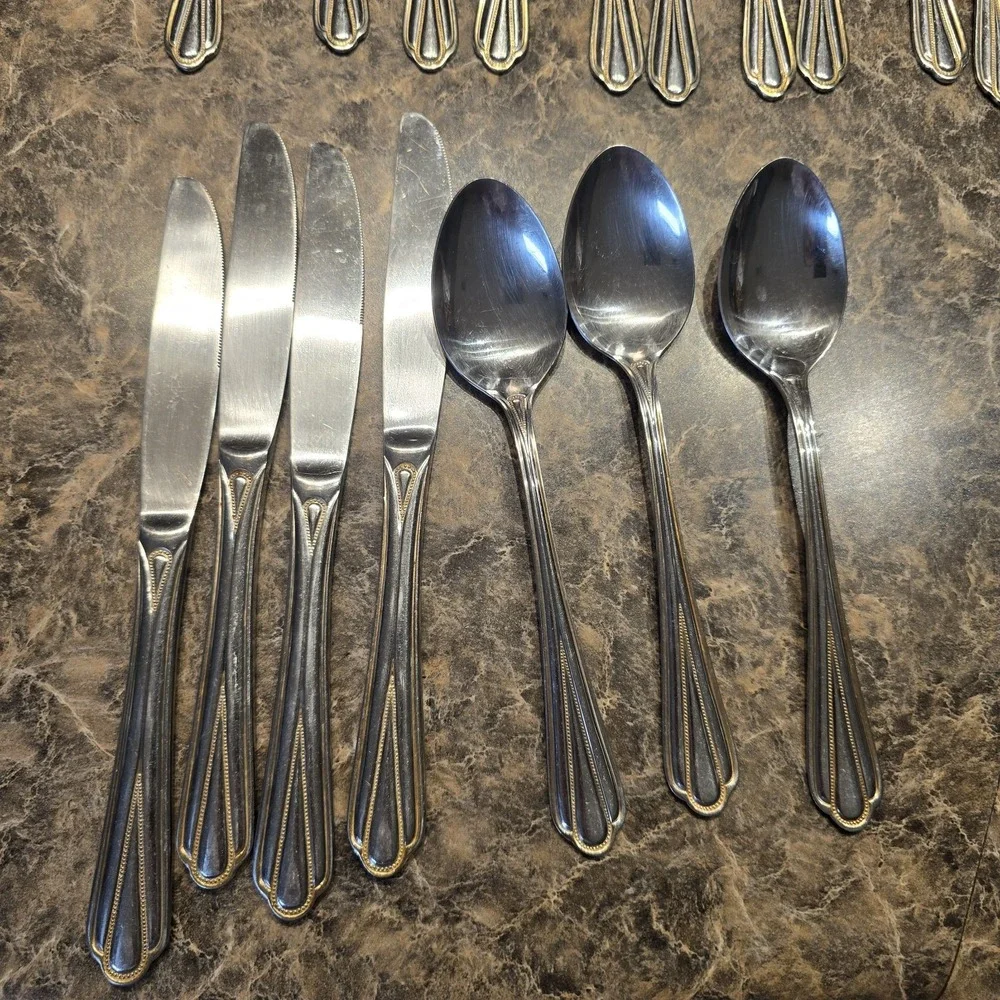 Hampton Silversmiths‎ HSV209 Gold Accent Stainless Flatware 17 Pieces